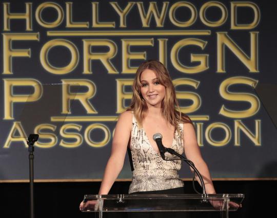 Jennifer Lawrence tampil seksi di Beverly Hills 