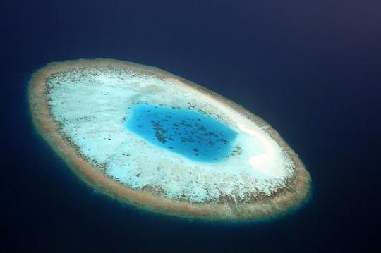 Wow, 7 pulau ini punya bentuk unik