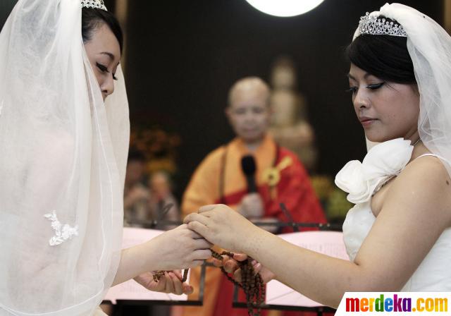 Foto : Perkawinan lesbian di Taiwan merdeka.com