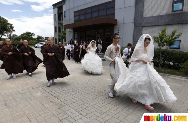 Foto : Perkawinan lesbian di Taiwan merdeka.com