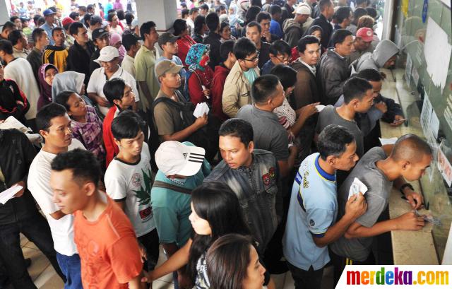 Foto : H-7 jelang lebaran, antrean tiket di Stasiun Senen 