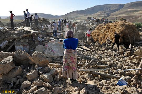 Suasana pencarian korban gempa Iran