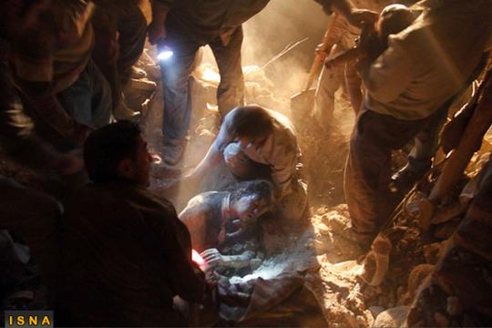 Suasana pencarian korban gempa Iran