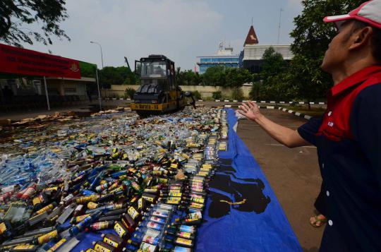 Polisi musnahkan ribuan Miras