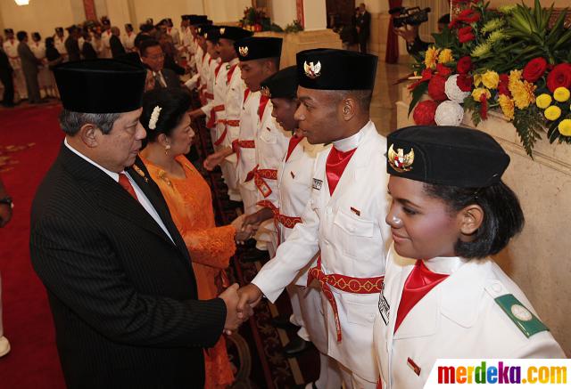 Foto : Presiden SBY kukuhkan pengibar bendera pusaka Merah 