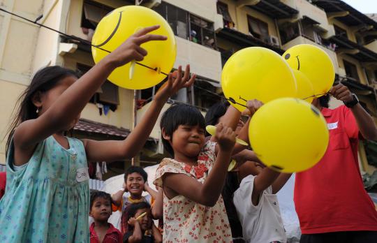 Anak-anak korban kebakaran Karet ikuti lomba balap kelereng