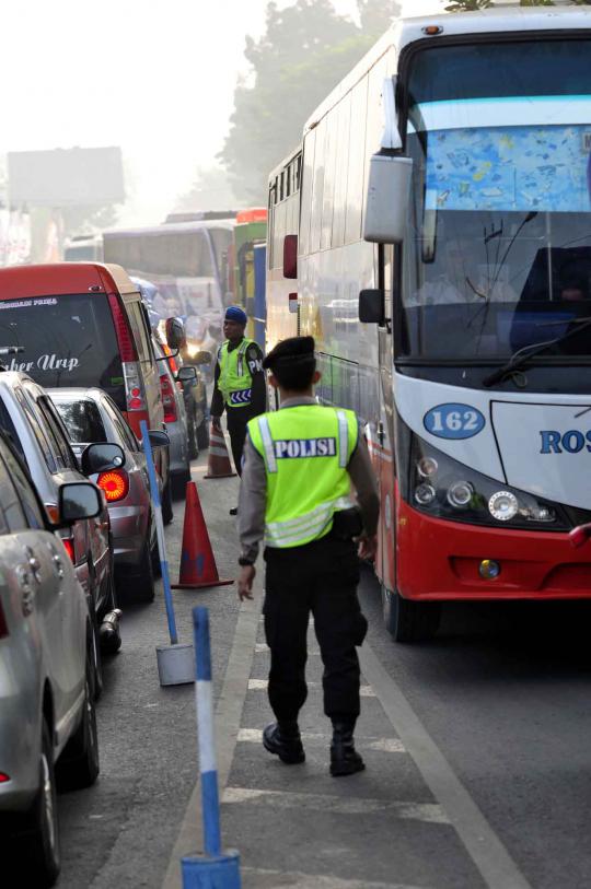 Atasi kemacetan pemudik, Polisi berlakukan sistem buka tutup