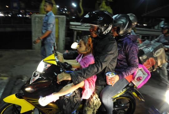 Malam ini, arus mudik di Pelabuhan Merak mulai padat