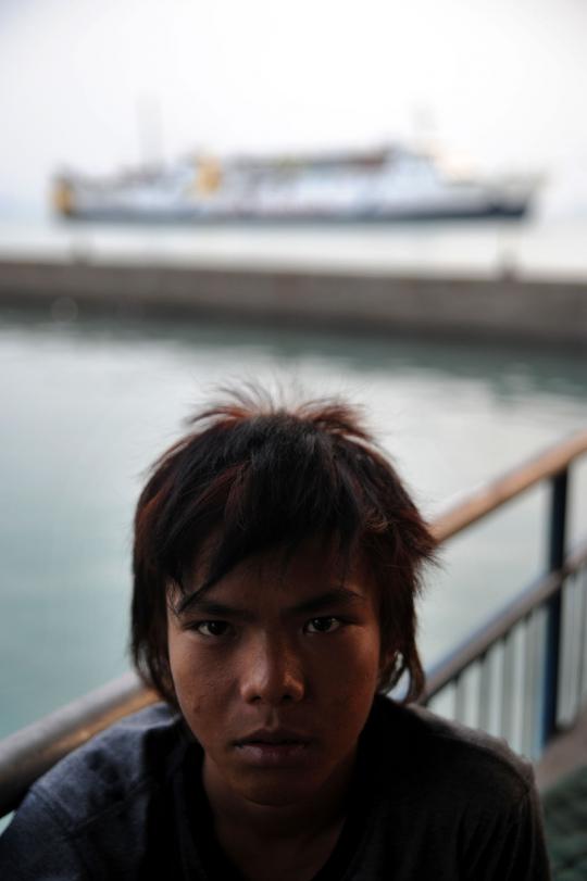 Anak koin hibur pemudik di Pelabuhan Merak