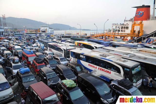 Foto : Arus mudik di Merak semakin padat merdeka.com
