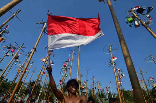 67 pohon pinang meriahkan pesta rakyat HUT RI