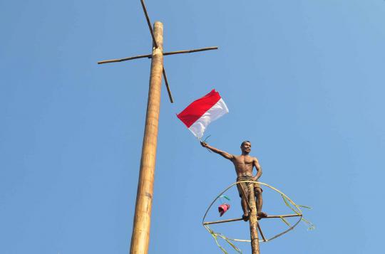 67 pohon pinang meriahkan pesta rakyat HUT RI