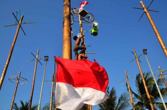 67 pohon pinang meriahkan pesta rakyat HUT RI