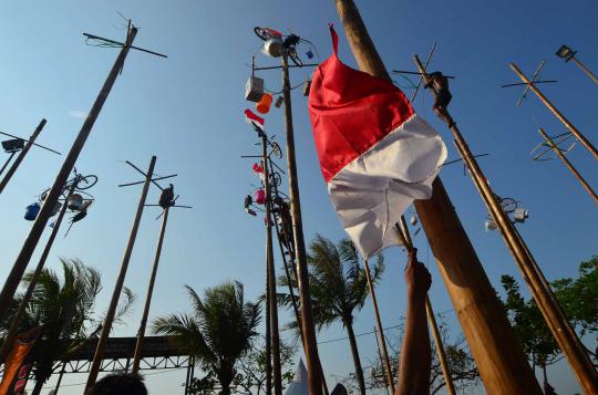 67 pohon pinang meriahkan pesta rakyat HUT RI
