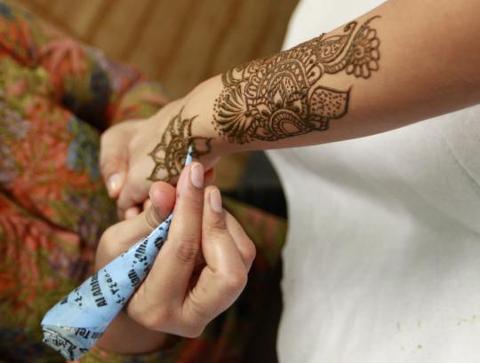 Henna, body painting tradisi masyarakat Timur Tengah