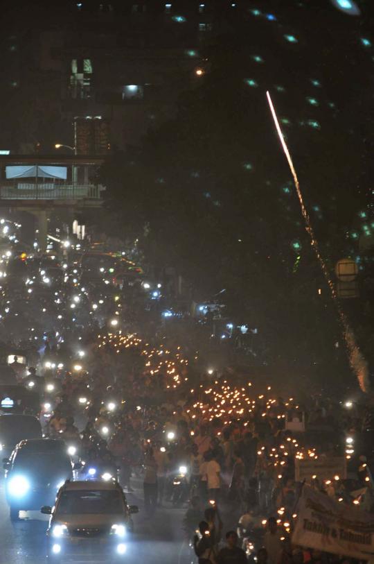 Pawai obor dan kembang api hiasi malam takbiran