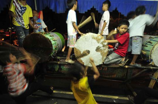 Pawai obor dan kembang api hiasi malam takbiran