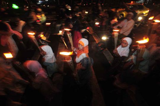 Pawai obor dan kembang api hiasi malam takbiran