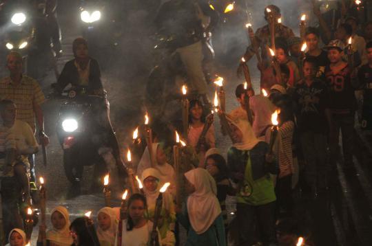 Pawai obor dan kembang api hiasi malam takbiran