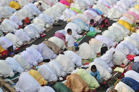 Salat Ied di Jalan Raya Salemba 