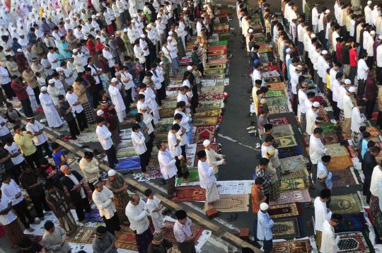 Salat Ied di Jalan Raya Salemba 