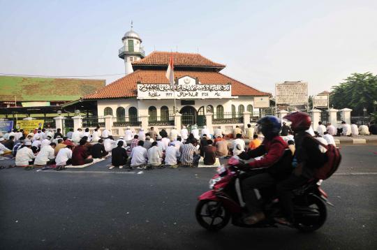 Salat Ied di Jalan Raya Salemba 