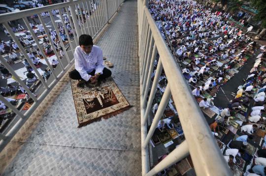 Salat Ied di Jalan Raya Salemba 