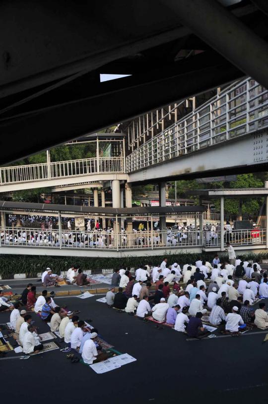 Salat Ied di Jalan Raya Salemba 