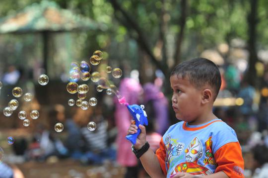 Libur lebaran, ribuan warga padati kebun binatang Ragunan