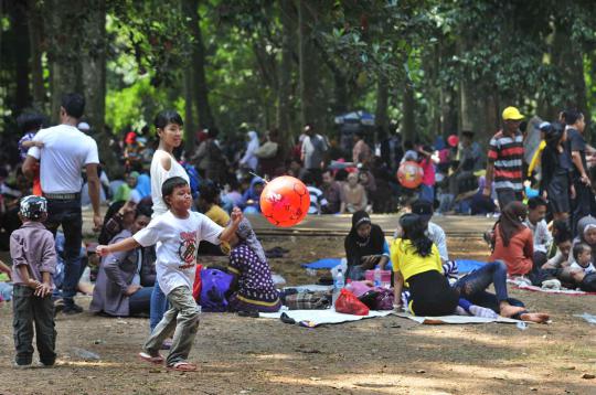 Libur lebaran, ribuan warga padati kebun binatang Ragunan