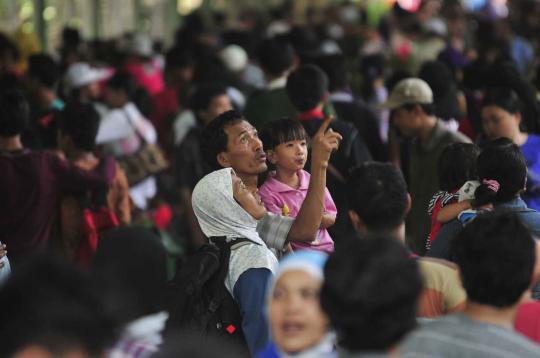 Libur lebaran, ribuan warga padati kebun binatang Ragunan