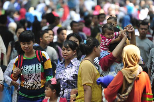 Libur lebaran, ribuan warga padati kebun binatang Ragunan