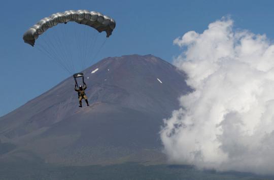 Latihan militer pasukan bela diri Jepang