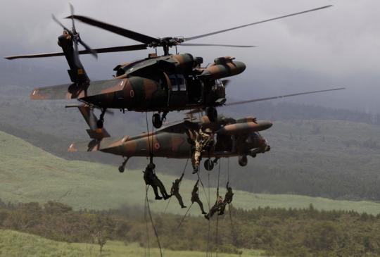 Latihan militer pasukan bela diri Jepang