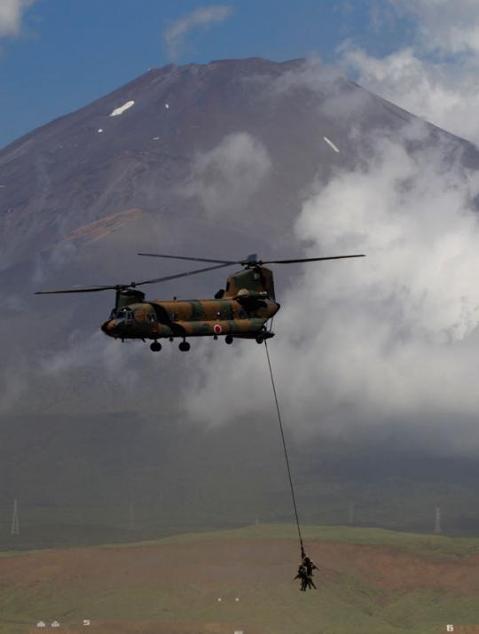 Latihan militer pasukan bela diri Jepang