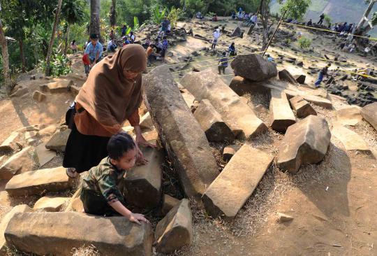 Menikmati keindahan panorama Gunung Padang