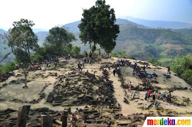Foto : Menikmati keindahan panorama Gunung Padang merdeka.com