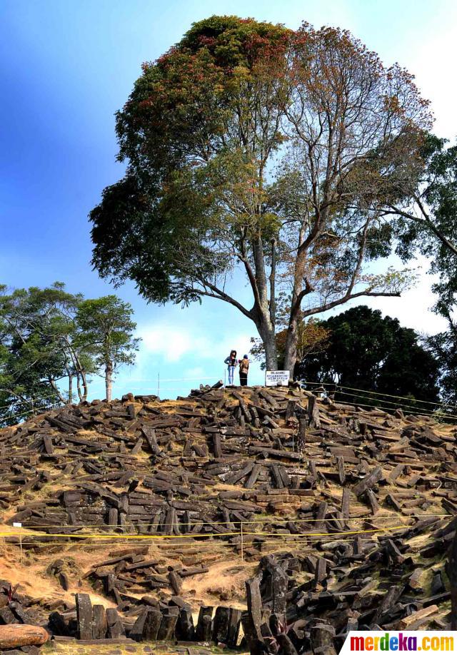 Foto : Menikmati keindahan panorama Gunung Padang merdeka.com