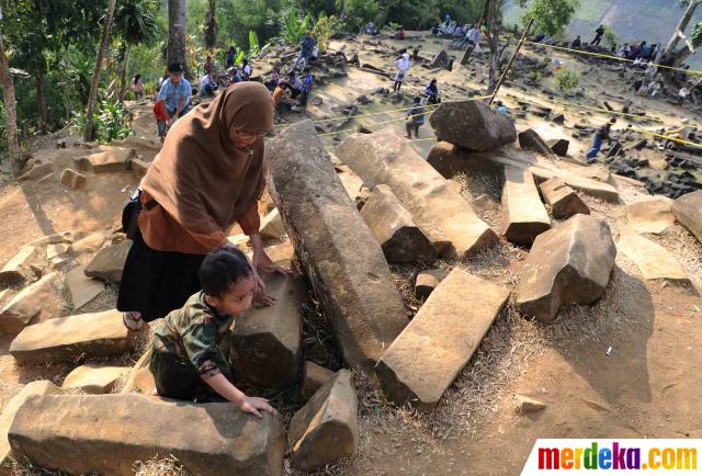 Foto : Menikmati keindahan panorama Gunung Padang merdeka.com