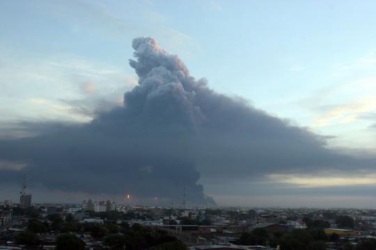 Kilang minyak terbesar di Venezuela terbakar hebat