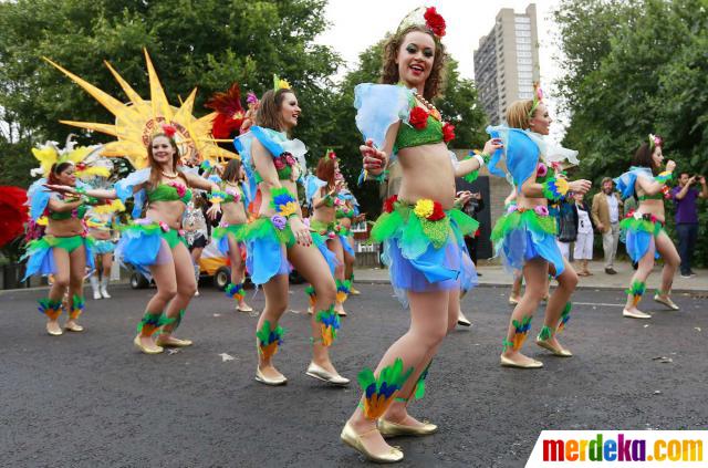 Foto : Penari seksi ramaikan karnaval Notting Hill 