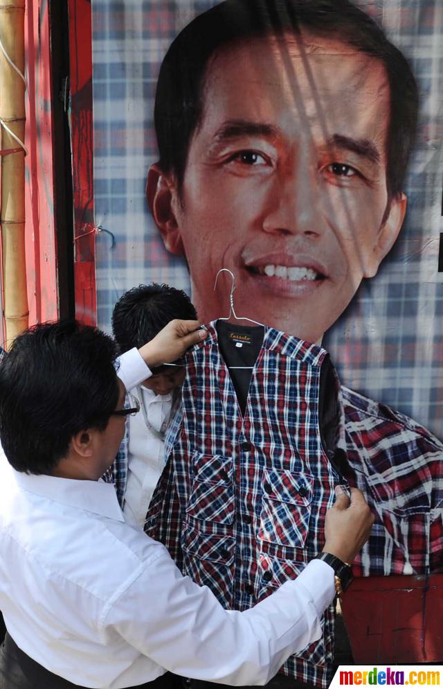 Foto Baju  kotak  kotak  Jokowi  diserbu pembeli merdeka com