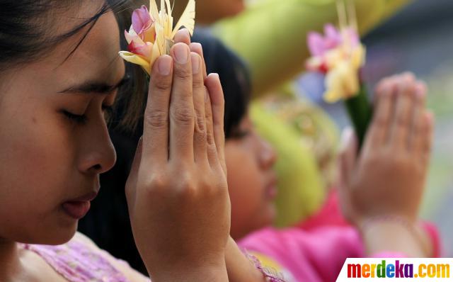 Foto Umat Hindu Bali rayakan Galungan merdeka com