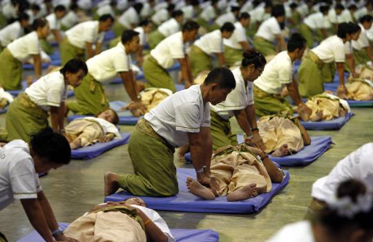 Pijat masal di Thailand pecahkan rekor dunia