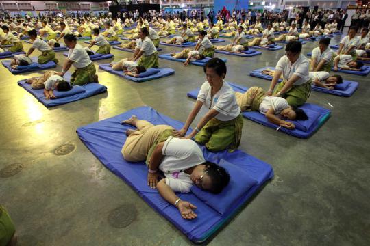Pijat masal di Thailand pecahkan rekor dunia