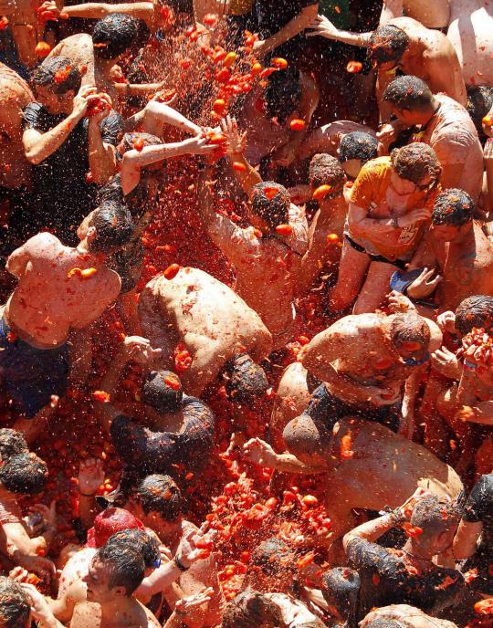 Festival perang tomat di Spanyol