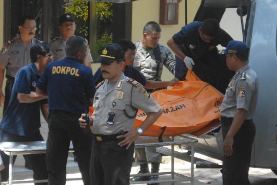Jenazah terduga teroris Solo saat tiba di RS Polri