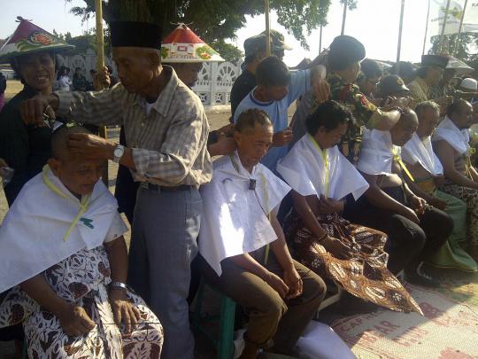 Penuhi nazar, 10 abdi dalem Keraton Yogya gunduli rambut