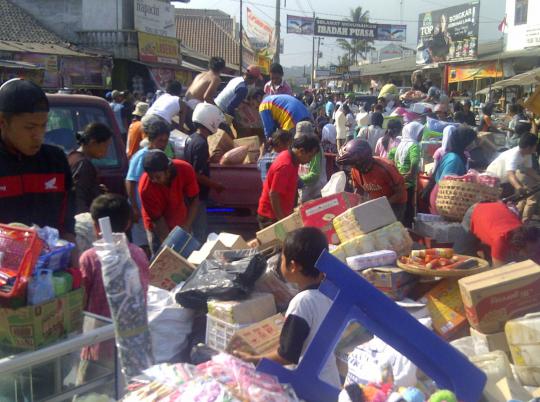 Si jago merah mengamuk di Pasar Talun, Magelang. 