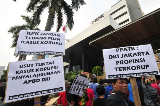 Puluhan aktivis gelar demo di KPK